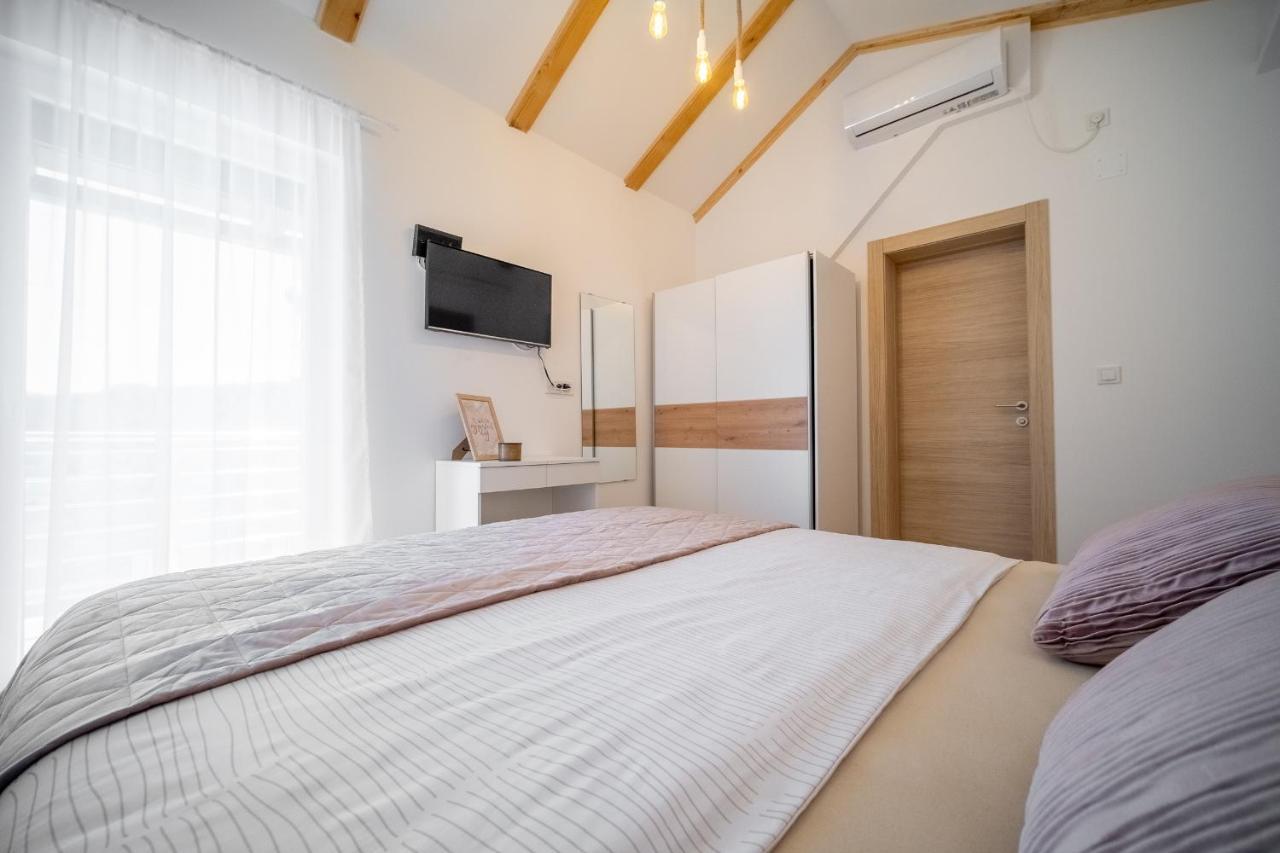 Villa Nesa - Beautiful Guest House At Continental Croatia With Outdoor Swimming Pool, Sauna And 3 Bedrooms Plaski Exterior photo