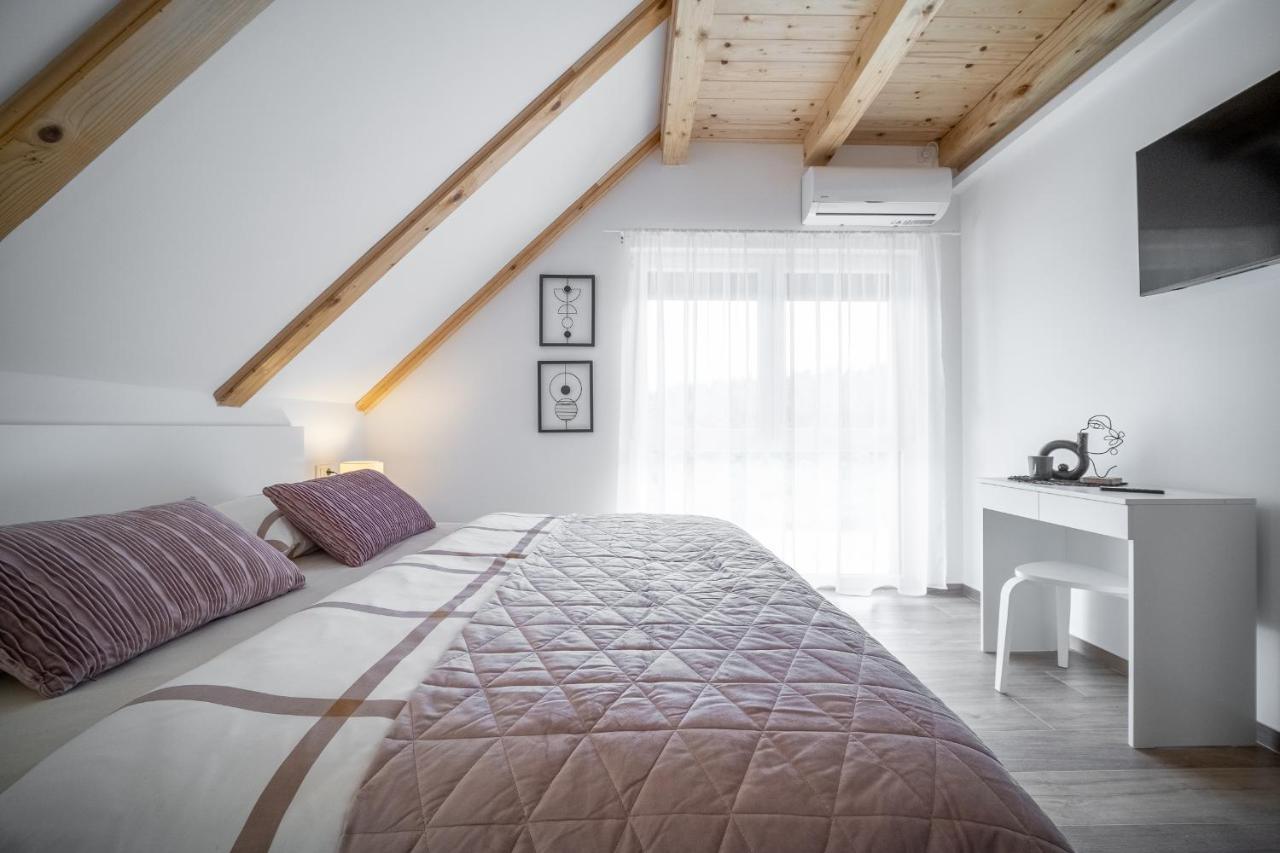 Villa Nesa - Beautiful Guest House At Continental Croatia With Outdoor Swimming Pool, Sauna And 3 Bedrooms Plaski Exterior photo