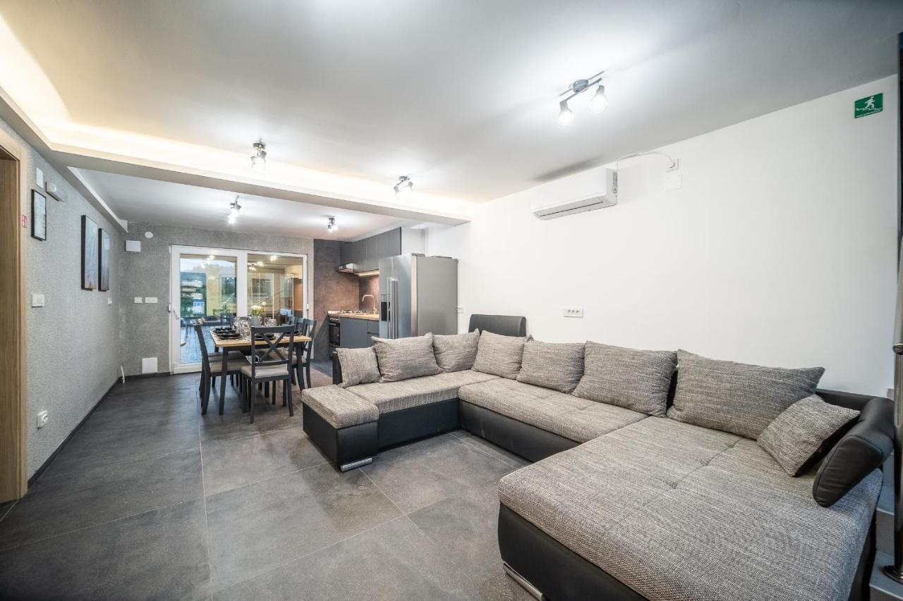Villa Nesa - Beautiful Guest House At Continental Croatia With Outdoor Swimming Pool, Sauna And 3 Bedrooms Plaski Exterior photo